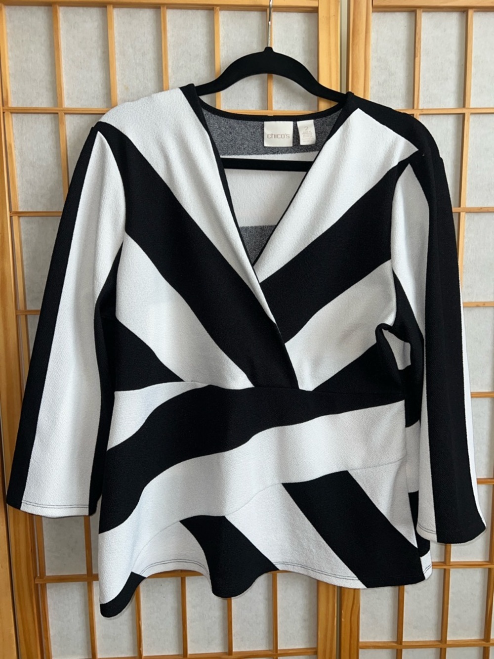 Chico’s size 2 (Large) Black White Chevron Wrap Top 3/4 Sleeve Blouse
